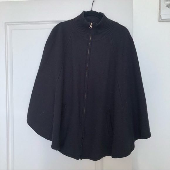 Black poncho with pockets - Picture 2 of 8